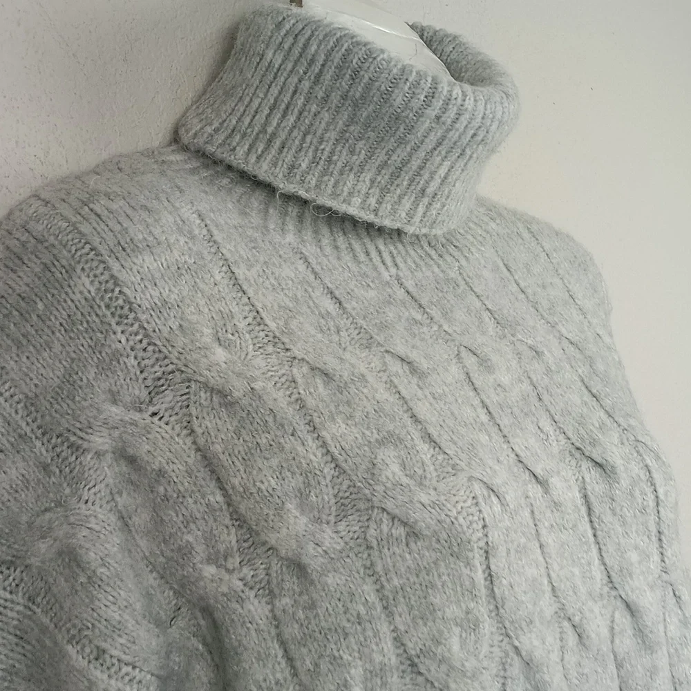 G B Womens Gray Cable Knit Turtleneck Oversized Chunky  Sweater sz M Preppy